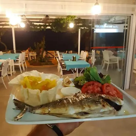 Oba 09 Restaurant-motel-beach Panzió